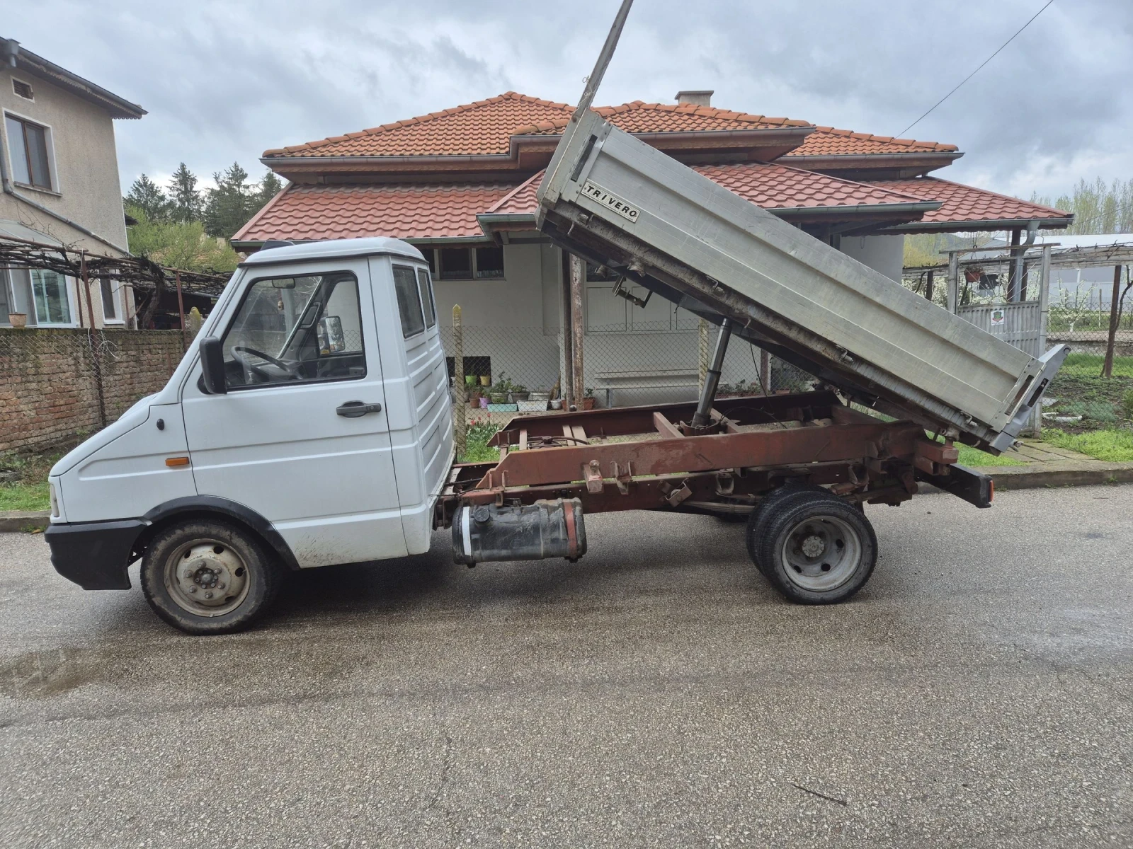 Iveco 3510 35.10.1 САМОСВАЛ-ТРИСТРАНЕН -ДОГОВАРЯНЕ!!! - изображение 3