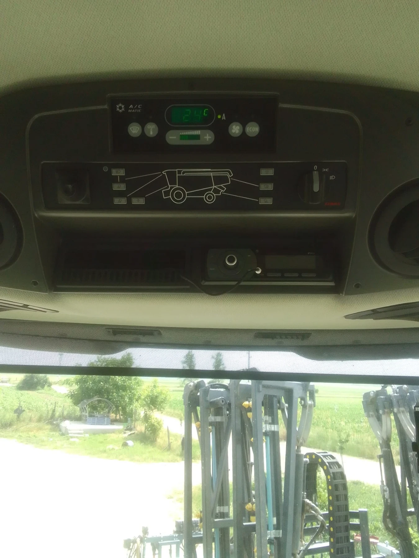 Комбайн Claas Tucano, снимка 8 - Селскостопанска техника - 54359940