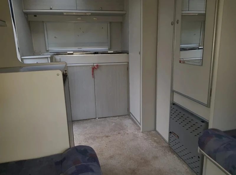 Каравана ABI DELTA 390 WC, снимка 8 - Каравани и кемпери - 52630933