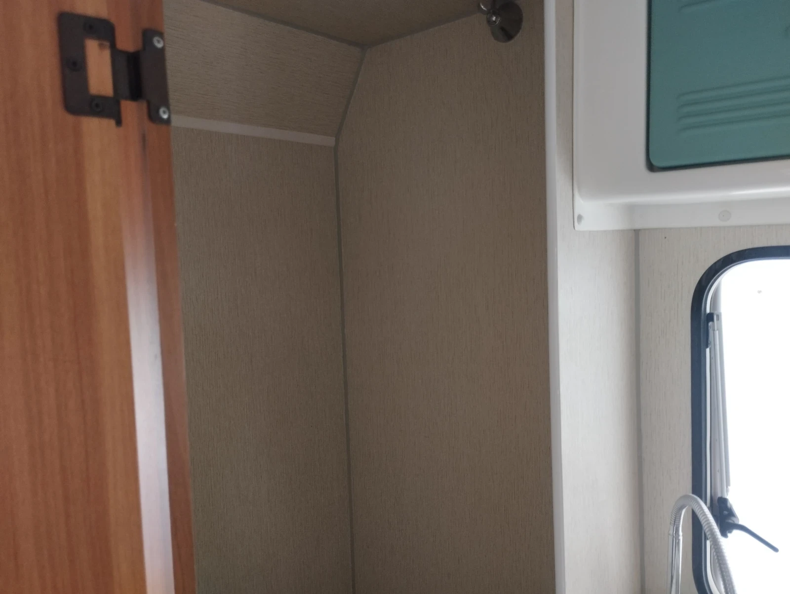 Кемпер Chausson Nissan 3.0 TD, снимка 4 - Каравани и кемпери - 54807773