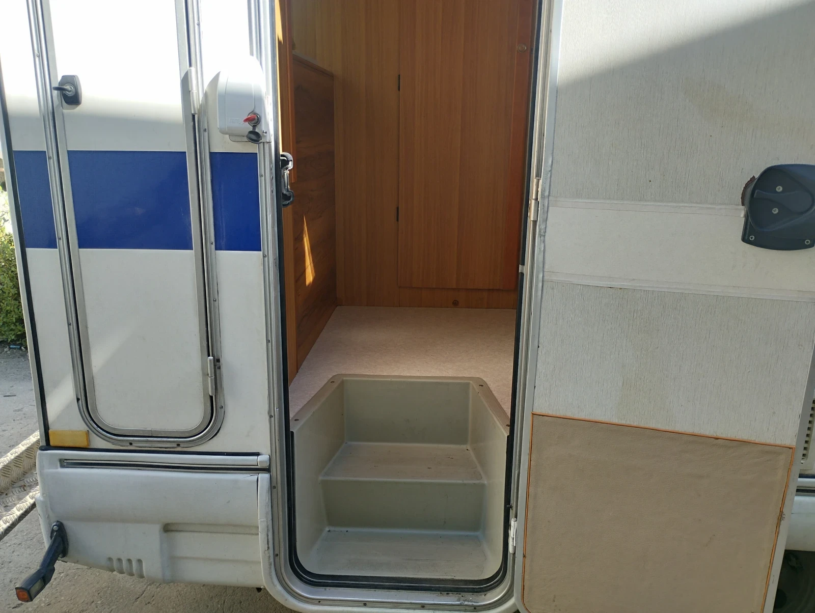 Кемпер Chausson Nissan 3.0 TD, снимка 12 - Каравани и кемпери - 54807773