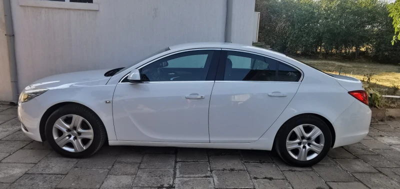 Opel Insignia, снимка 3 - Автомобили и джипове - 46958474