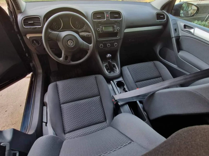 VW Golf 1.6TDI 90к.с., снимка 7 - Автомобили и джипове - 47512916