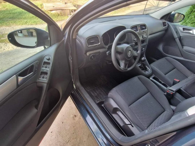 VW Golf 1.6TDI 90к.с., снимка 9 - Автомобили и джипове - 47512916