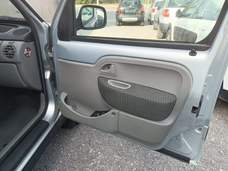 Renault Kangoo 1.6i 4x4 БЕНЗИН, снимка 15 - Автомобили и джипове - 51704699