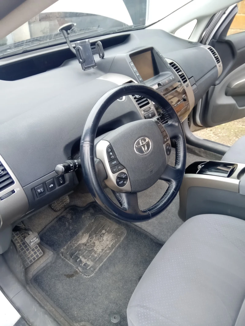 Toyota Prius, снимка 9 - Автомобили и джипове - 52620887