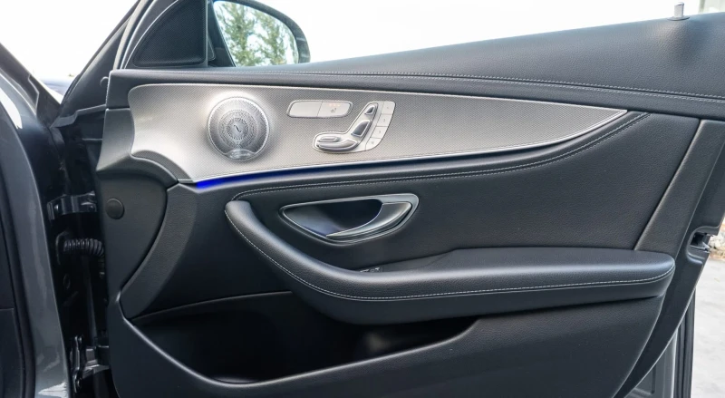 Mercedes-Benz E 350 D 4 MATIC FULL AMG LINE ПАНОРАМА ЛИЗИНГ 100%, снимка 13 - Автомобили и джипове - 52437581