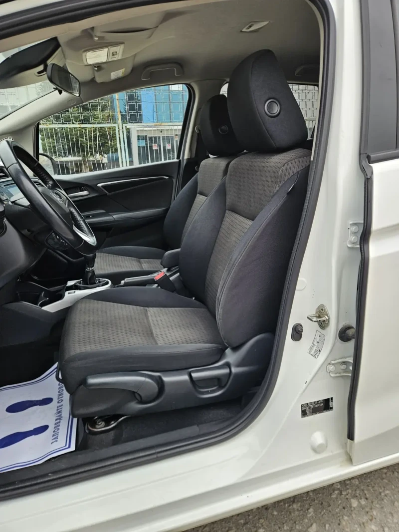 Honda Jazz 1.3i-VTEC Keyless, City Brake Евро 6, TUV дек.2026, снимка 10 - Автомобили и джипове - 53391949