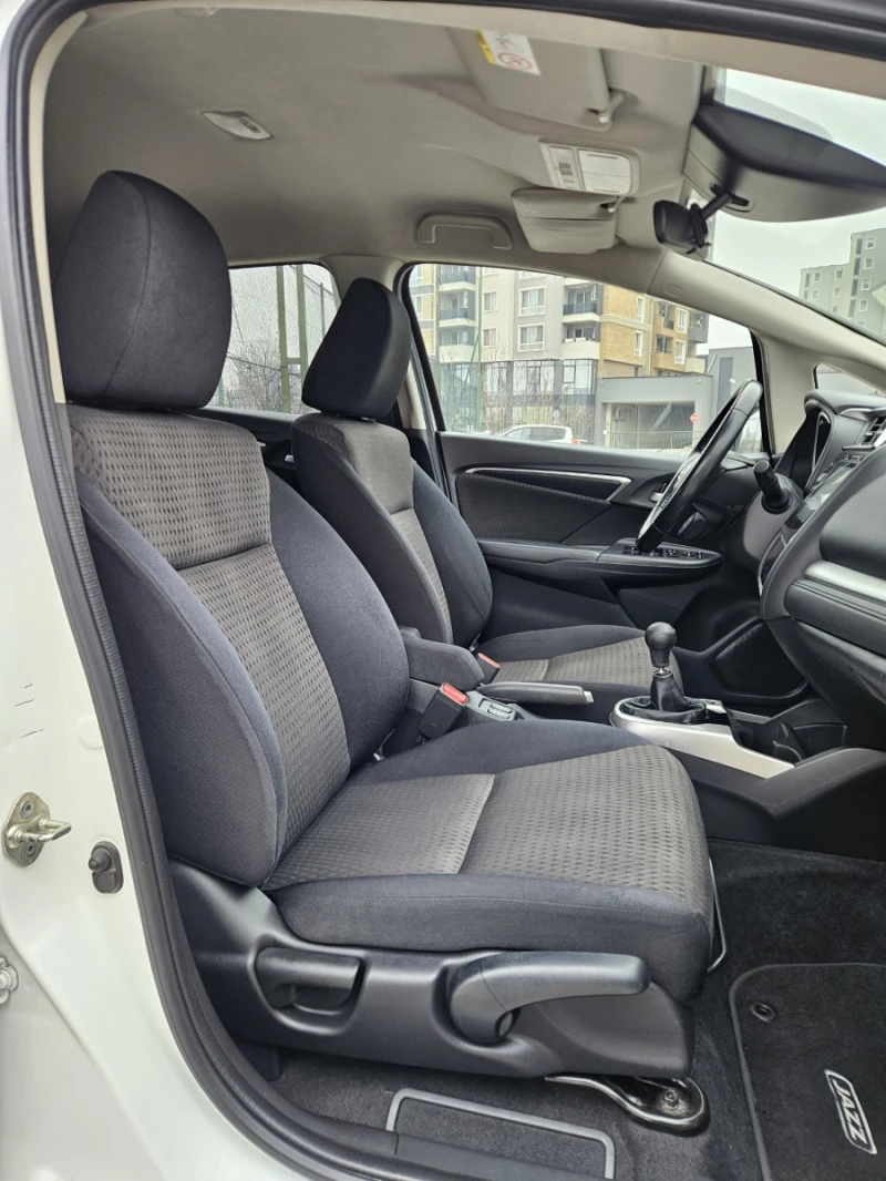 Honda Jazz 1.3i-VTEC Keyless, City Brake Евро 6, TUV дек.2026, снимка 14 - Автомобили и джипове - 53391949
