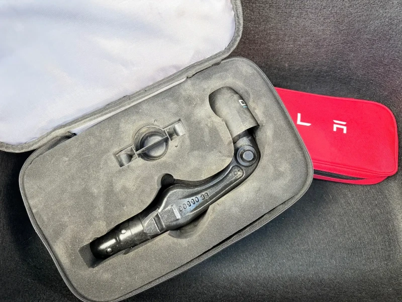 Tesla Model Y Long Range AWD ГАРАНЦИЯ, снимка 13 - Автомобили и джипове - 53403038