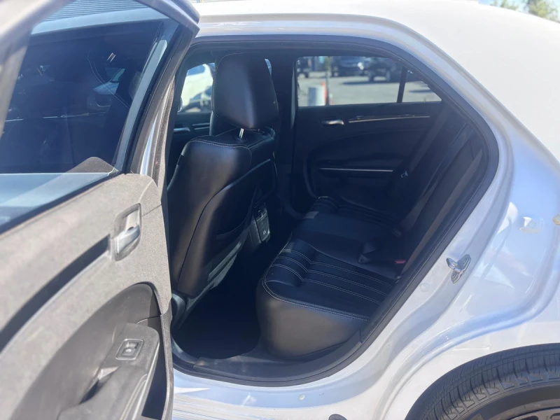 Chrysler 300c ﻿S, снимка 12 - Автомобили и джипове - 53415709