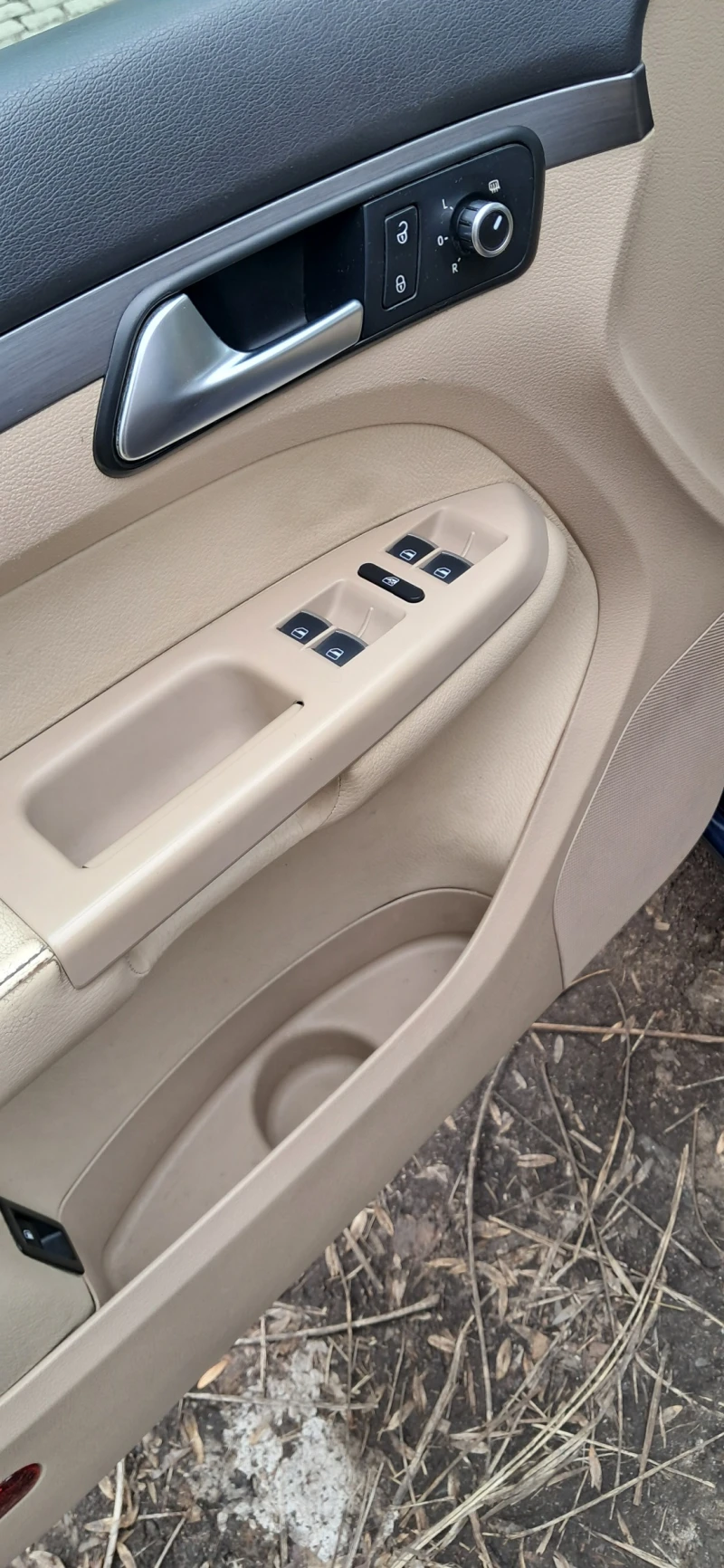 VW Touran 1.2 TSI, снимка 9 - Автомобили и джипове - 53468157