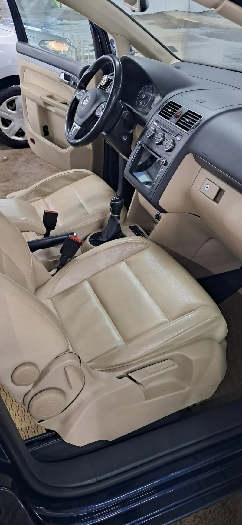 VW Touran 1.2 TSI, снимка 4 - Автомобили и джипове - 53468157