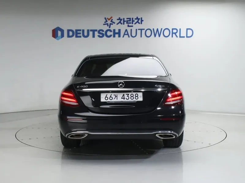 Mercedes-Benz E 400 4Matic Exclusive, снимка 4 - Автомобили и джипове - 55138174