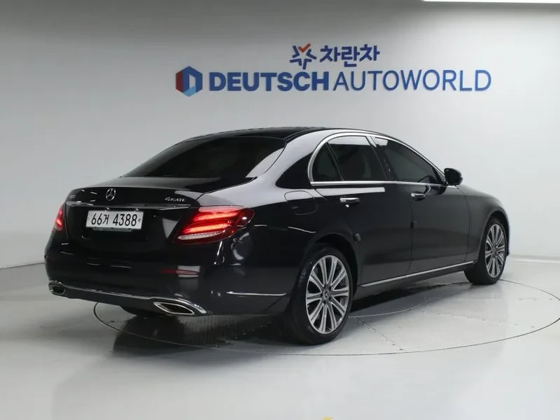 Mercedes-Benz E 400 4Matic Exclusive, снимка 2 - Автомобили и джипове - 55138174
