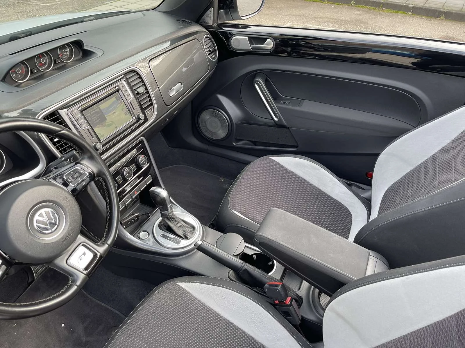 VW New beetle R LINE 1.4TSI 160HP | Mobile.bg   16