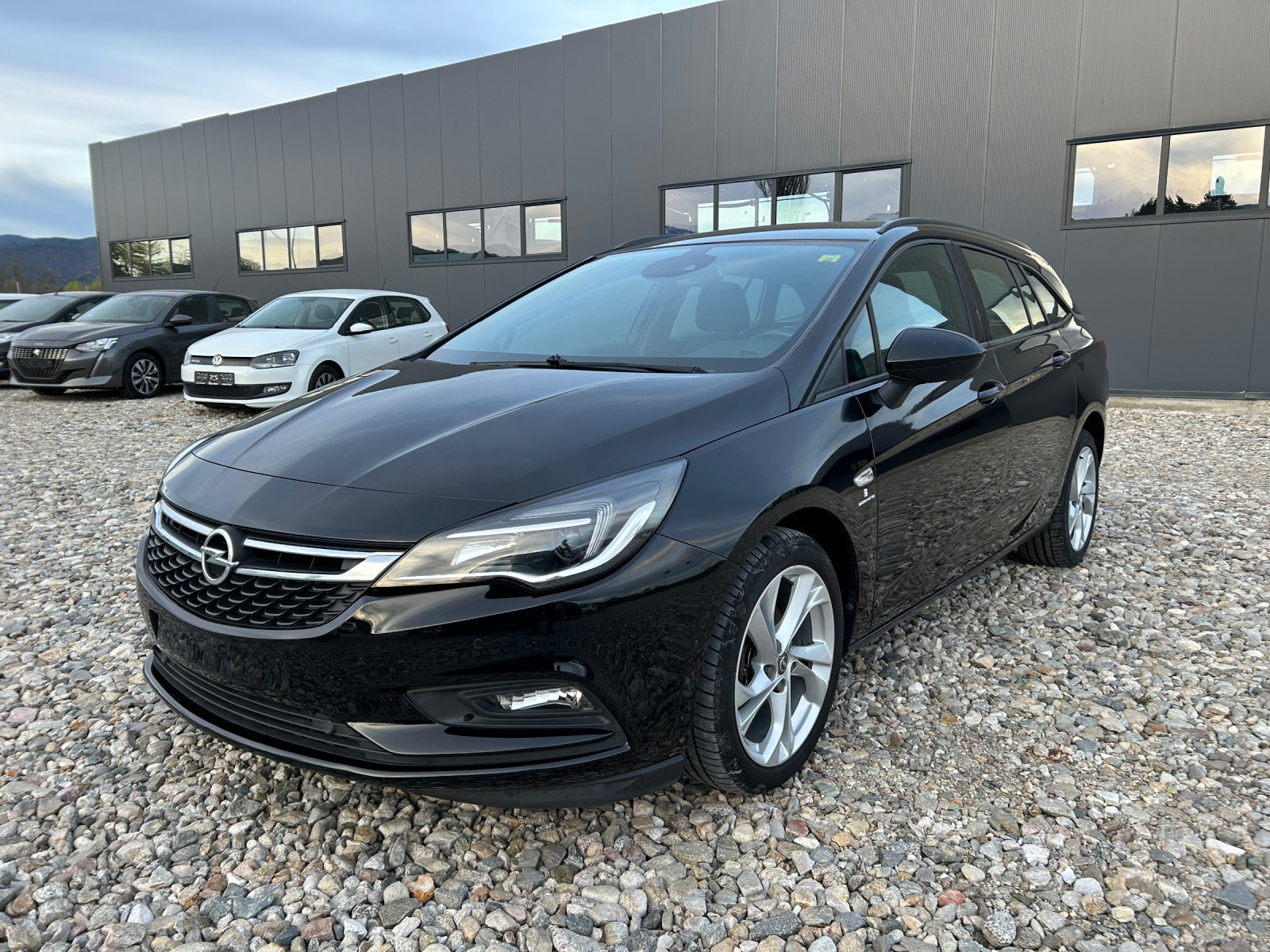 Opel Astra 1.6 CDTI SPORT TOURER - изображение 1