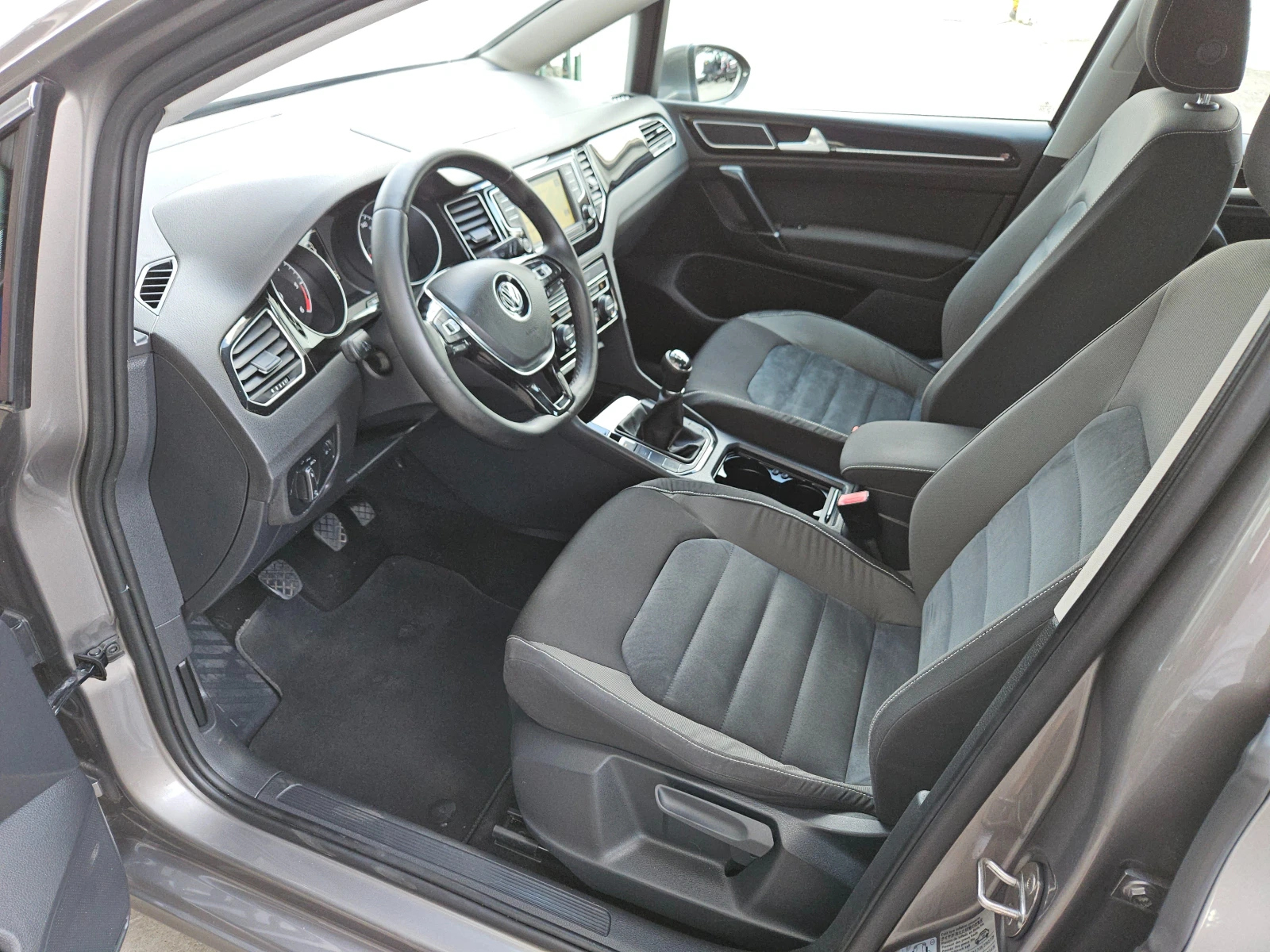 VW Sportsvan 1.6TDI/ComfortLine/ACC/NAVI/БЛУТУТ/EURO 6B - изображение 9