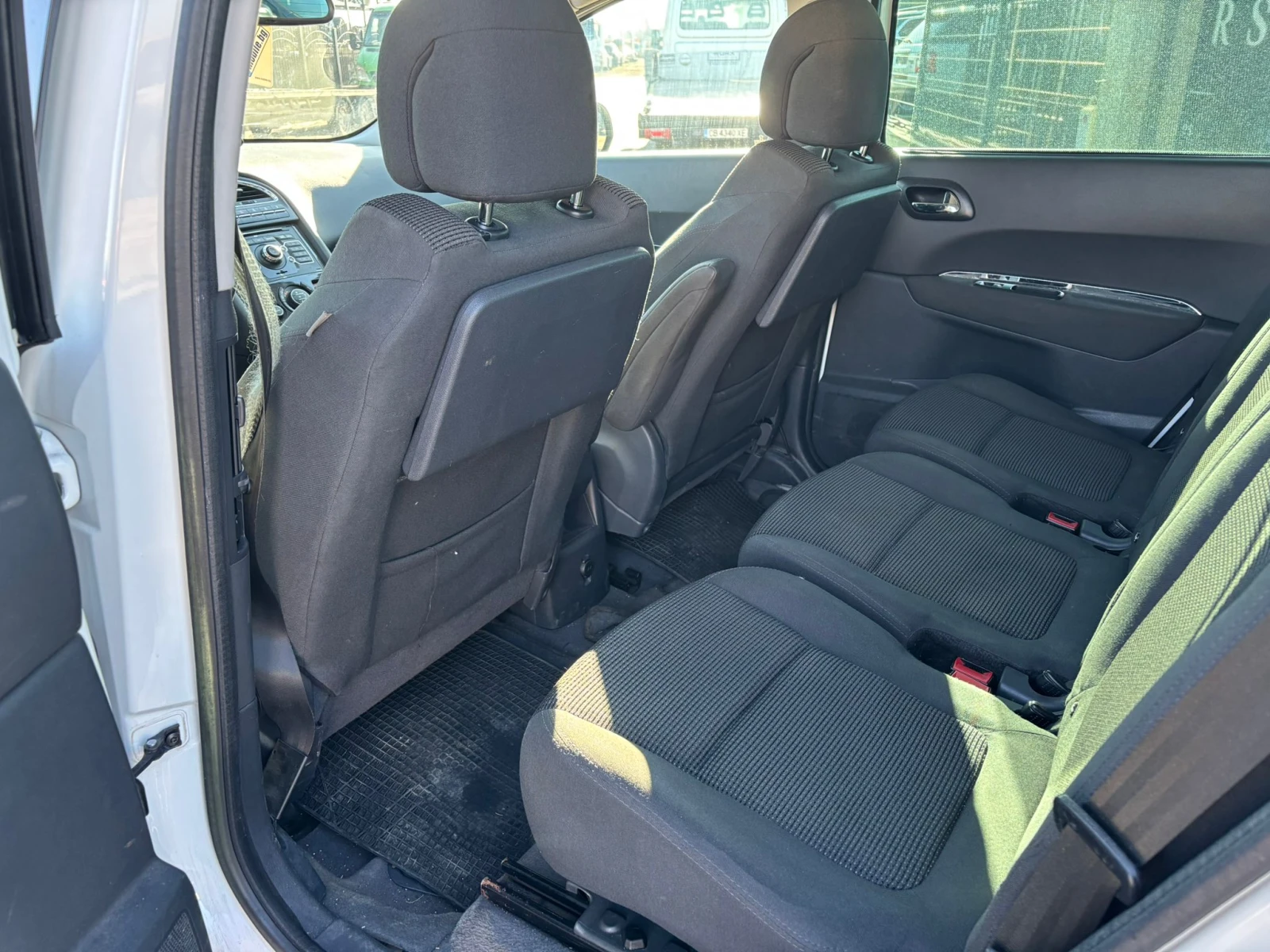 Peugeot 5008 / ALLURE / 1.6 HDI / 112 HP / 6+ 1 / PANO / EURO 5 - изображение 10