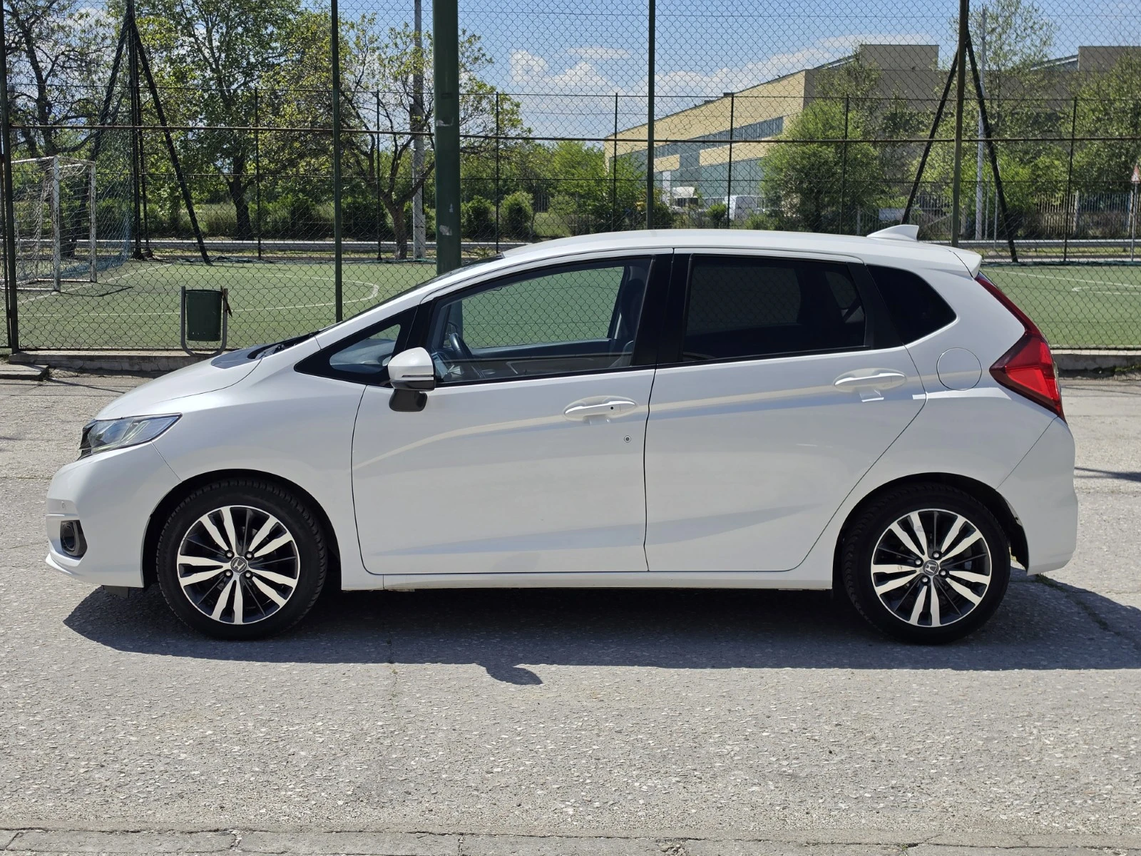 Honda Jazz 1.3i-VTEC Keyless, City Brake Евро 6, снимка 8 - Автомобили и джипове - 53391949