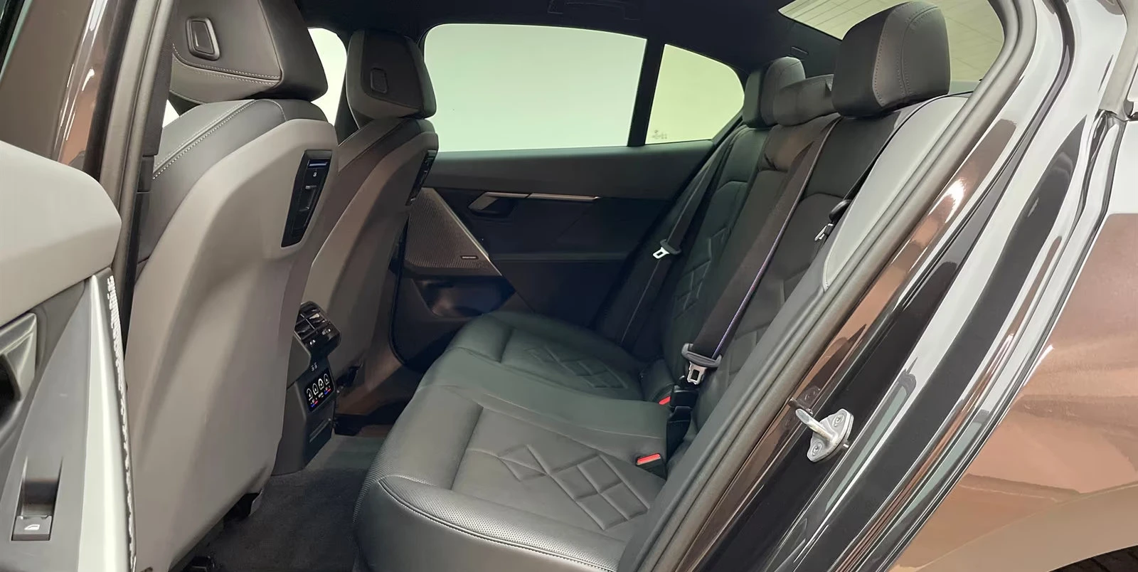 BMW i5 xDRIVE/60/601HP/MSPORTPRO/ACC/B&W/HUD/218z, снимка 11 - Автомобили и джипове - 53999934