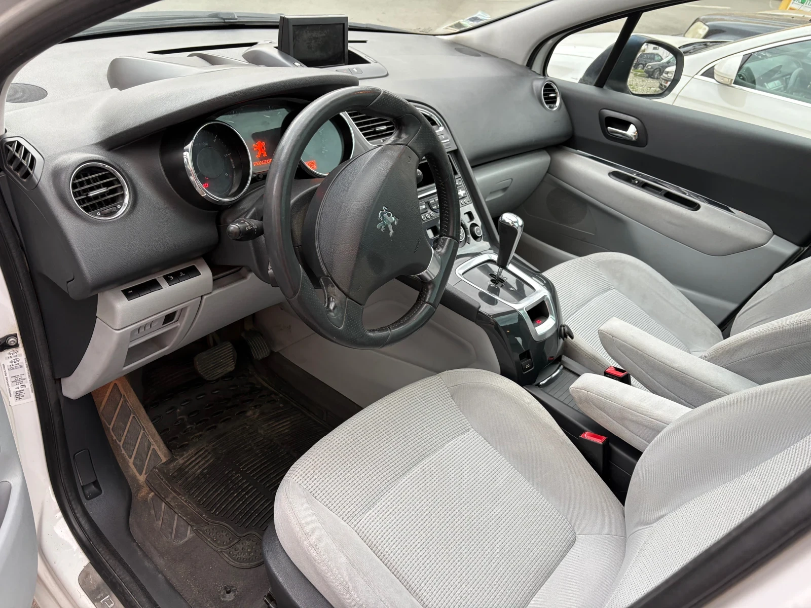 Peugeot 5008 1.6, снимка 6 - Автомобили и джипове - 54154535