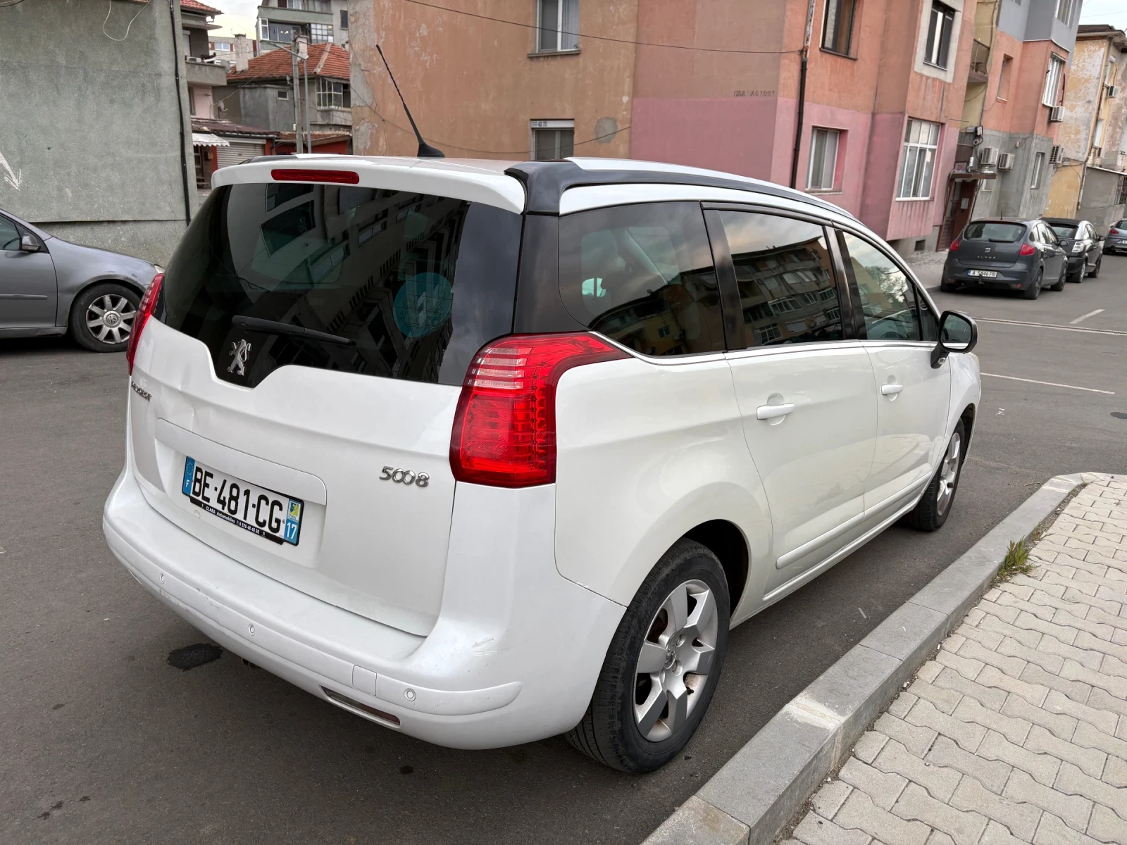 Peugeot 5008 1.6, снимка 5 - Автомобили и джипове - 54154535
