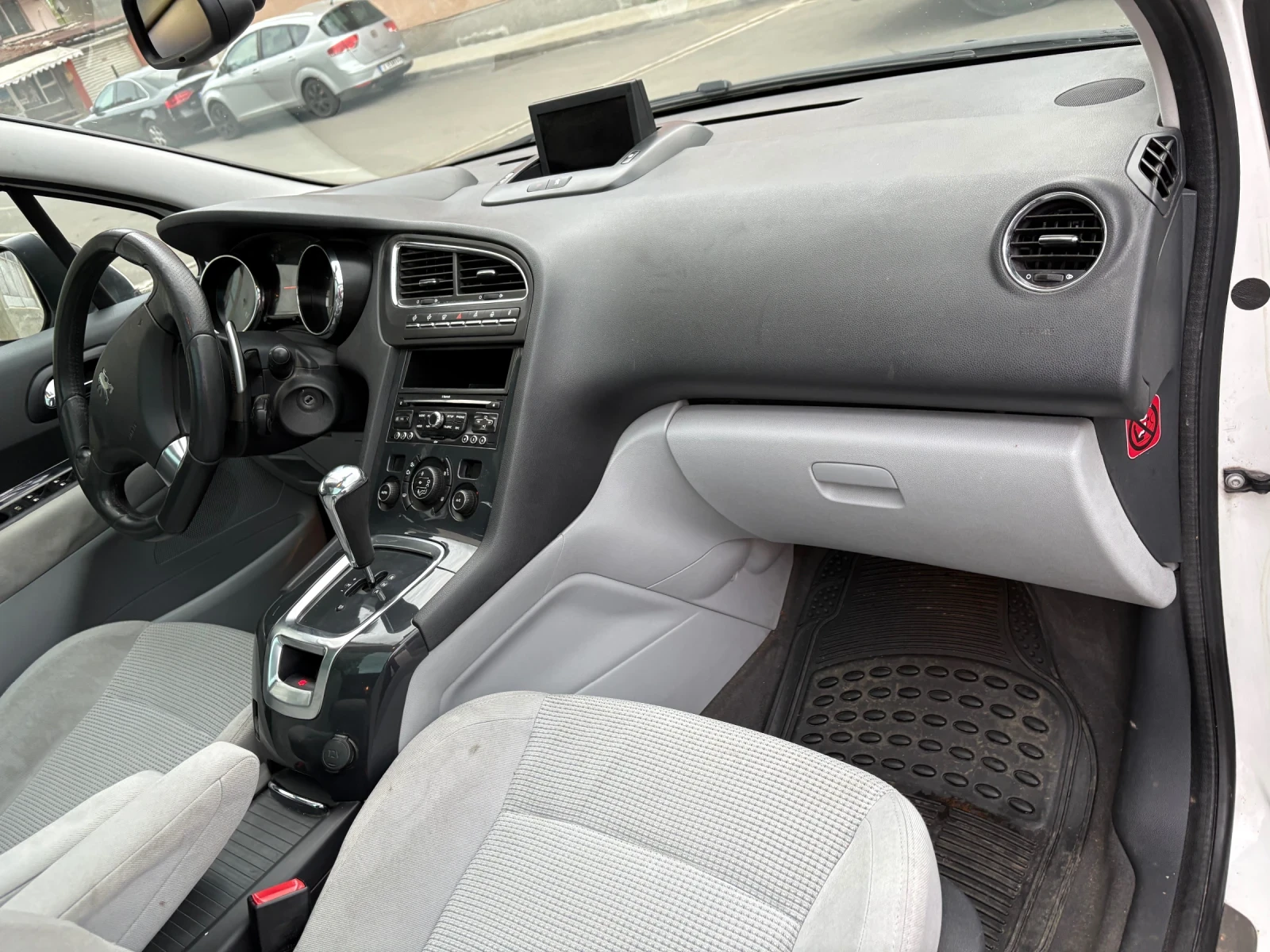 Peugeot 5008 1.6, снимка 13 - Автомобили и джипове - 54154535