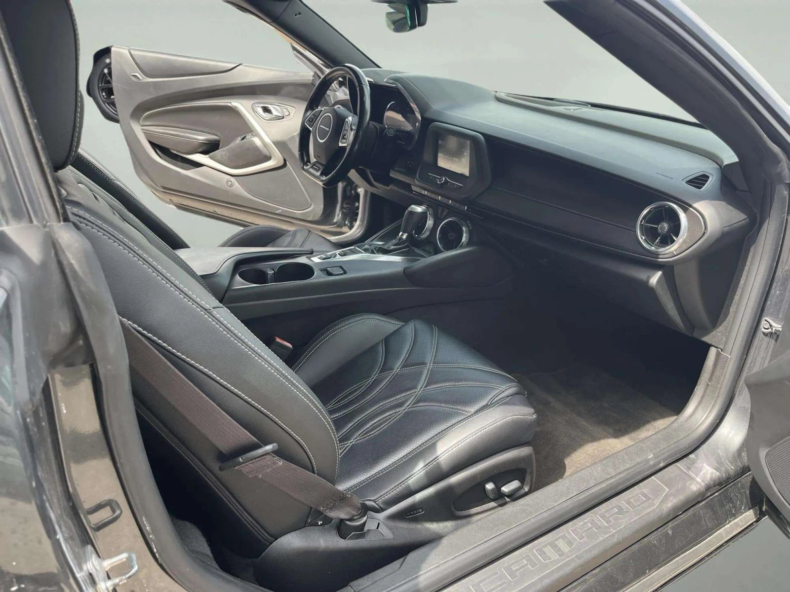 Chevrolet Camaro 50th Anniversary Edition, снимка 10 - Автомобили и джипове - 54215378