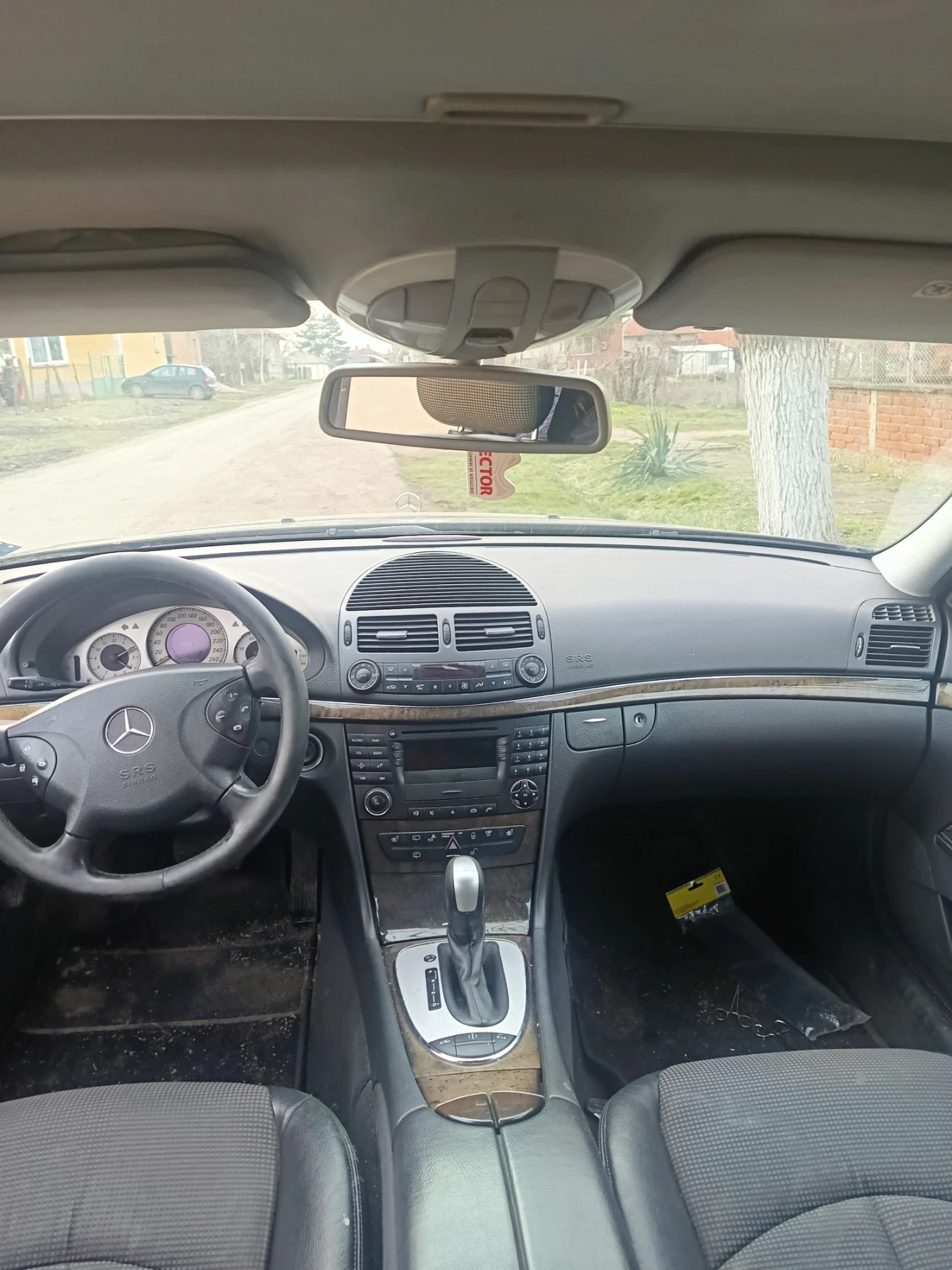 Mercedes-Benz E 320, снимка 5 - Автомобили и джипове - 54580314