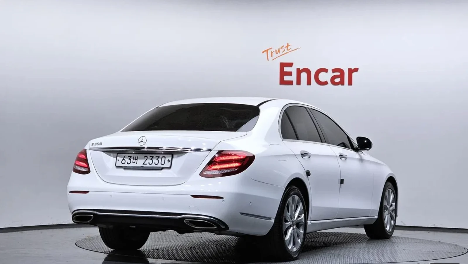 Mercedes-Benz E 300 BURMESTER / DISTRONIC / 360 КАМЕРИ / ОБДУХВАНЕ, снимка 2 - Автомобили и джипове - 54866294