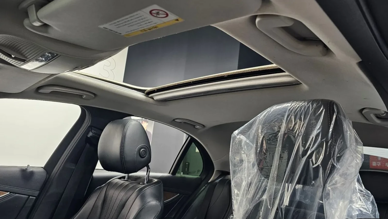 Mercedes-Benz E 300 BURMESTER / DISTRONIC / 360 КАМЕРИ / ОБДУХВАНЕ, снимка 14 - Автомобили и джипове - 54866294
