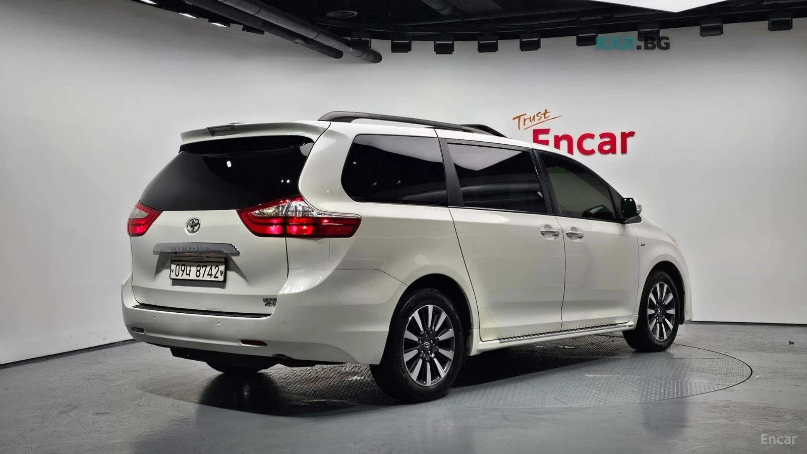 Toyota Sienna 3.5 AWD/KEYLESS/LANE ASSIST/NAVI/KAMEPA, снимка 2 - Автомобили и джипове - 54902544