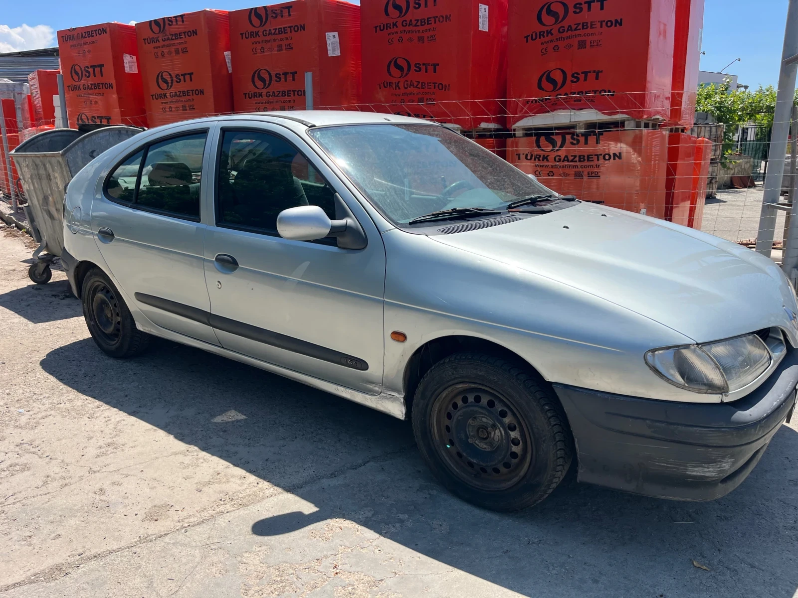 Renault Megane 1.6, снимка 2 - Автомобили и джипове - 54919367