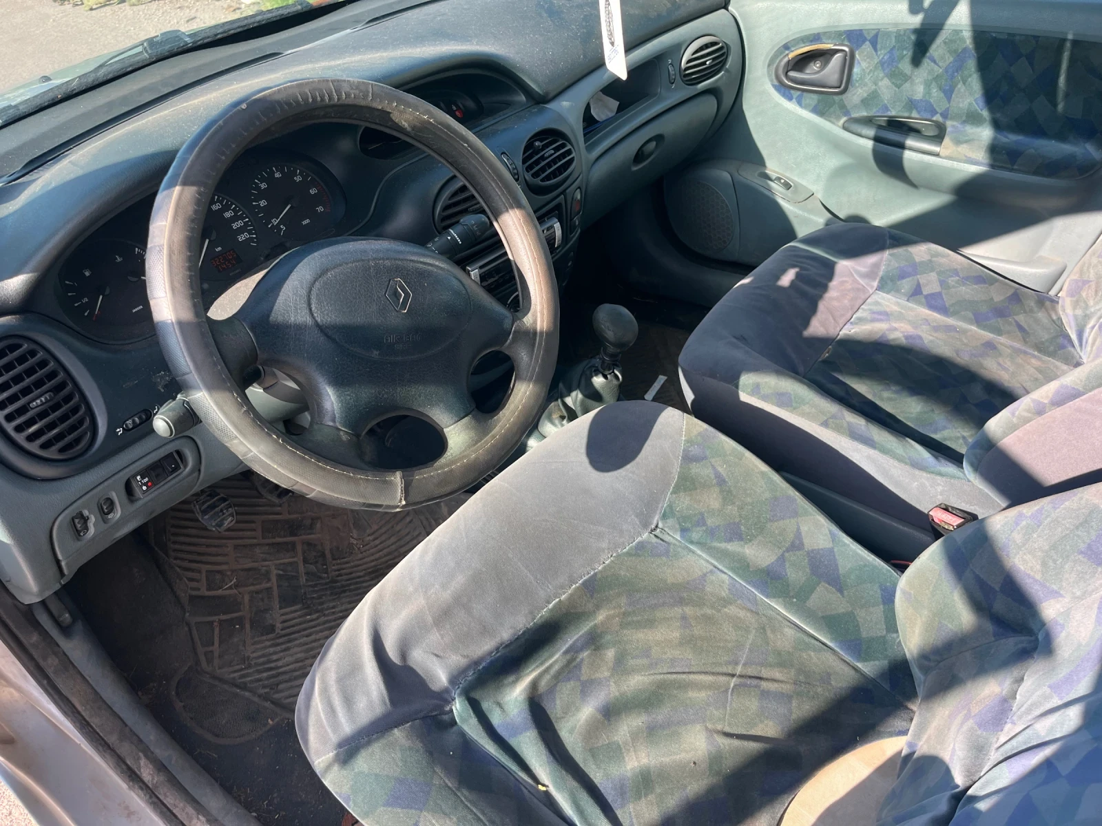Renault Megane 1.6, снимка 7 - Автомобили и джипове - 54919367