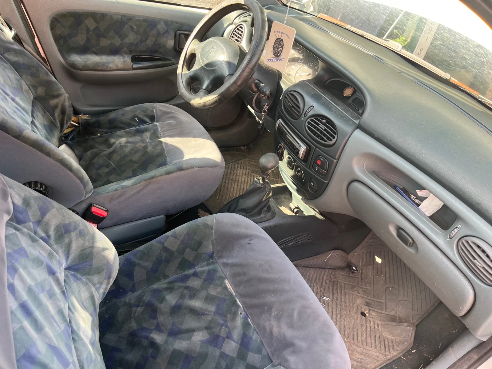 Renault Megane 1.6, снимка 9 - Автомобили и джипове - 54919367