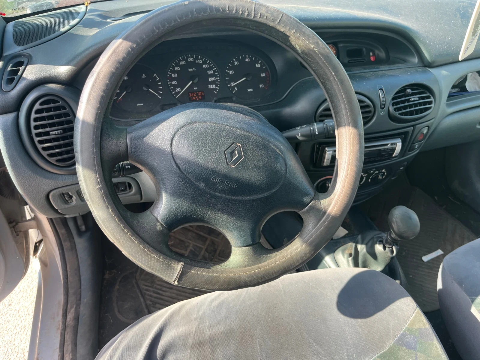 Renault Megane 1.6, снимка 5 - Автомобили и джипове - 54919367