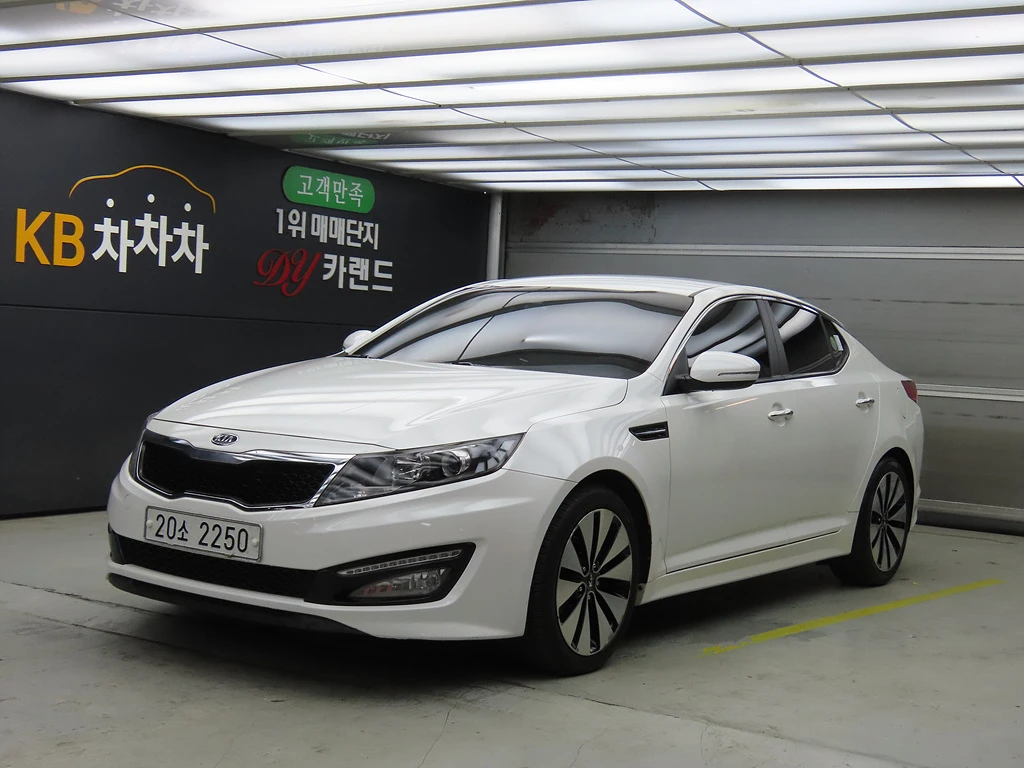 Kia K5 2.0* ПОДГРЕВ ВОЛАН* КРАЙНА ЦЕНА, снимка 2 - Автомобили и джипове - 55496119