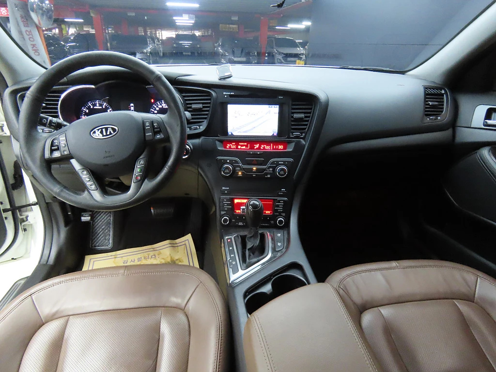 Kia K5 2.0* ПОДГРЕВ ВОЛАН* КРАЙНА ЦЕНА, снимка 8 - Автомобили и джипове - 55496119