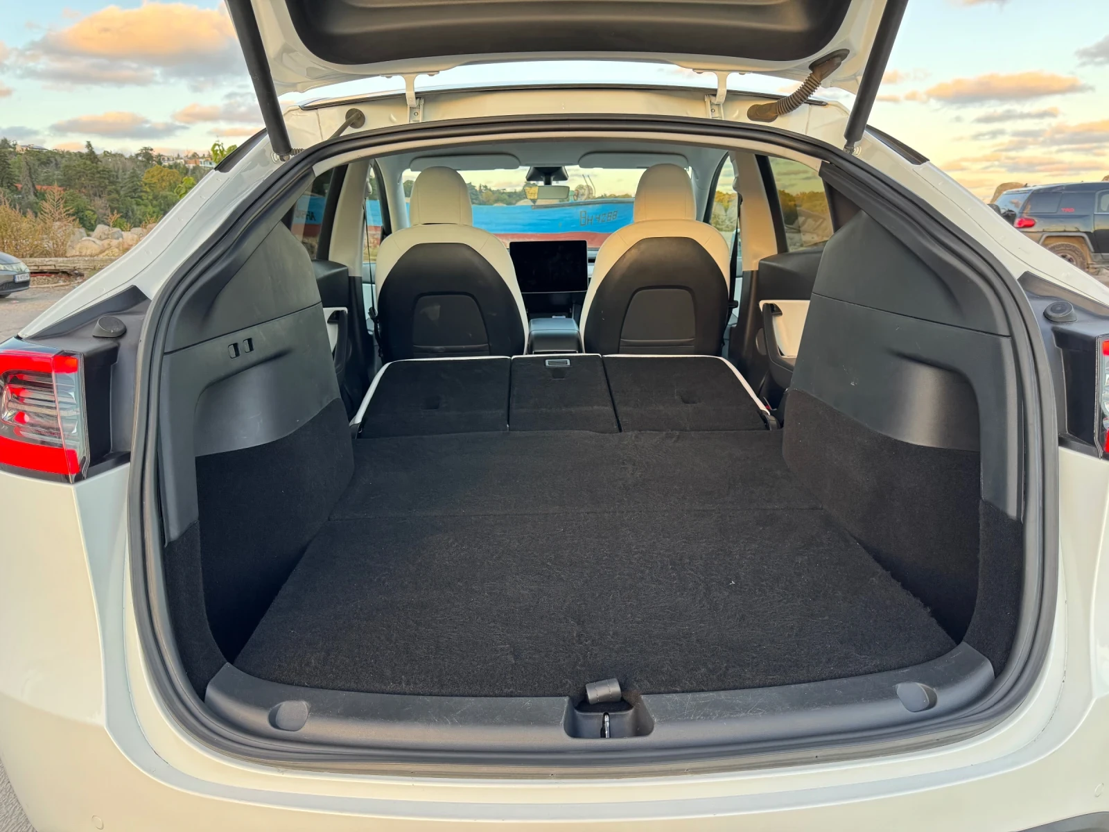 Tesla Model Y, снимка 13 - Автомобили и джипове - 55775456