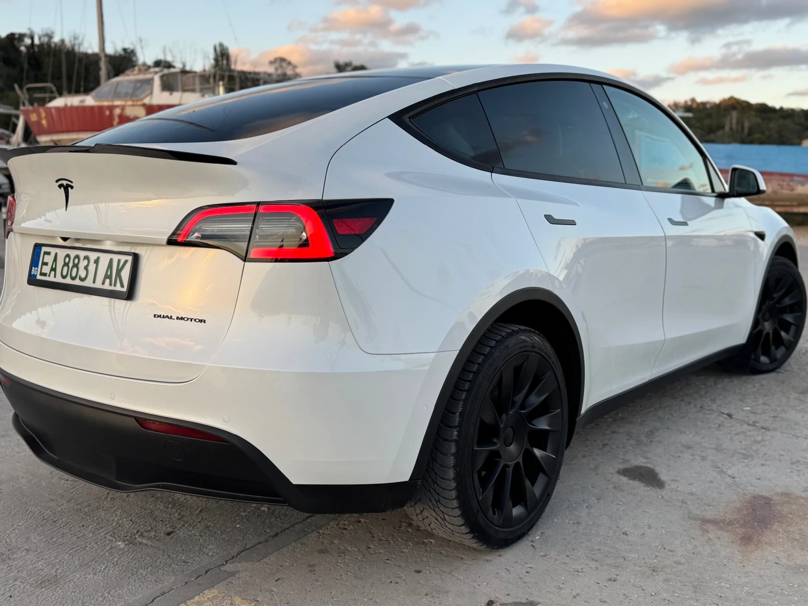 Tesla Model Y, снимка 6 - Автомобили и джипове - 55775456