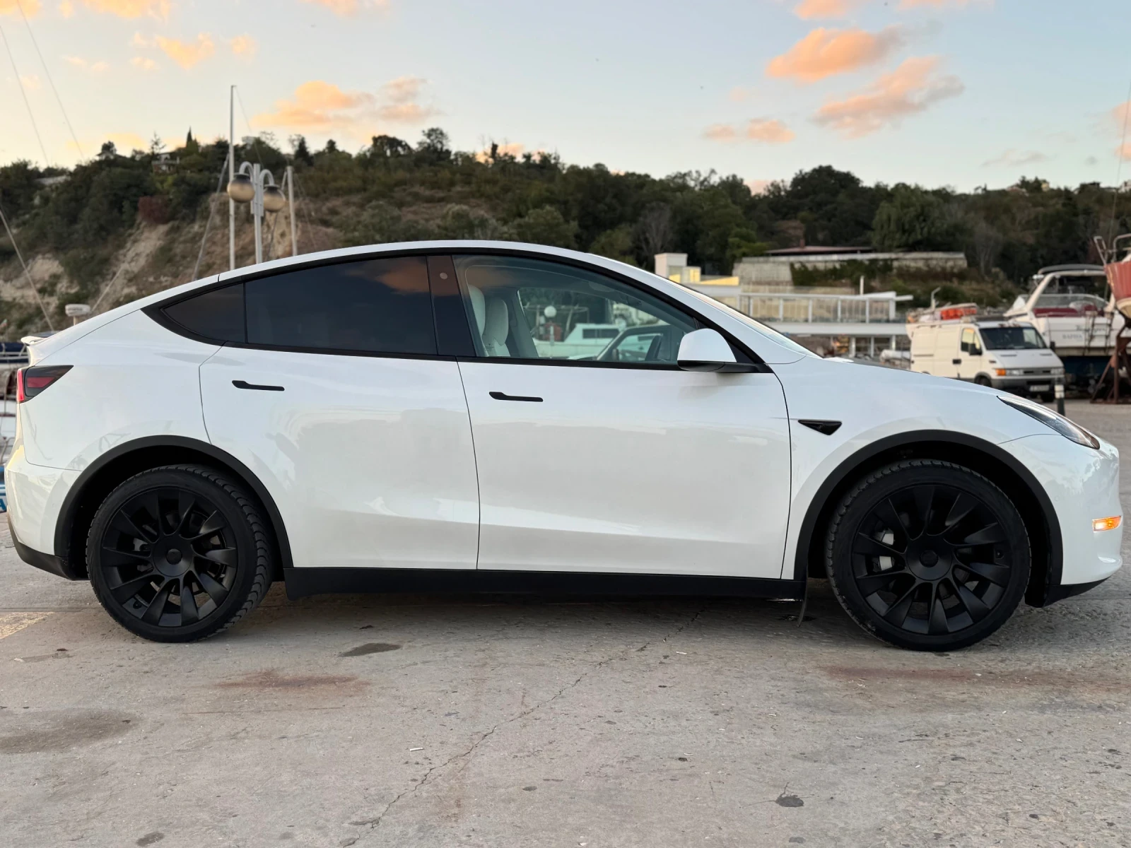 Tesla Model Y, снимка 7 - Автомобили и джипове - 55775456