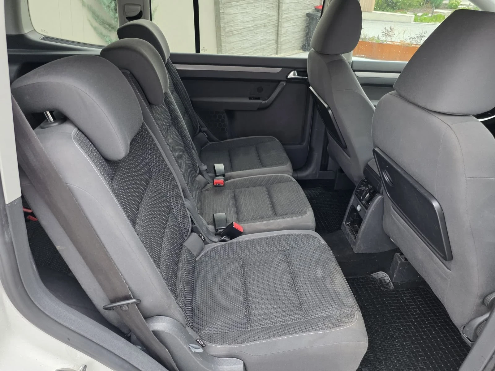 VW Touran, снимка 11 - Автомобили и джипове - 55823049
