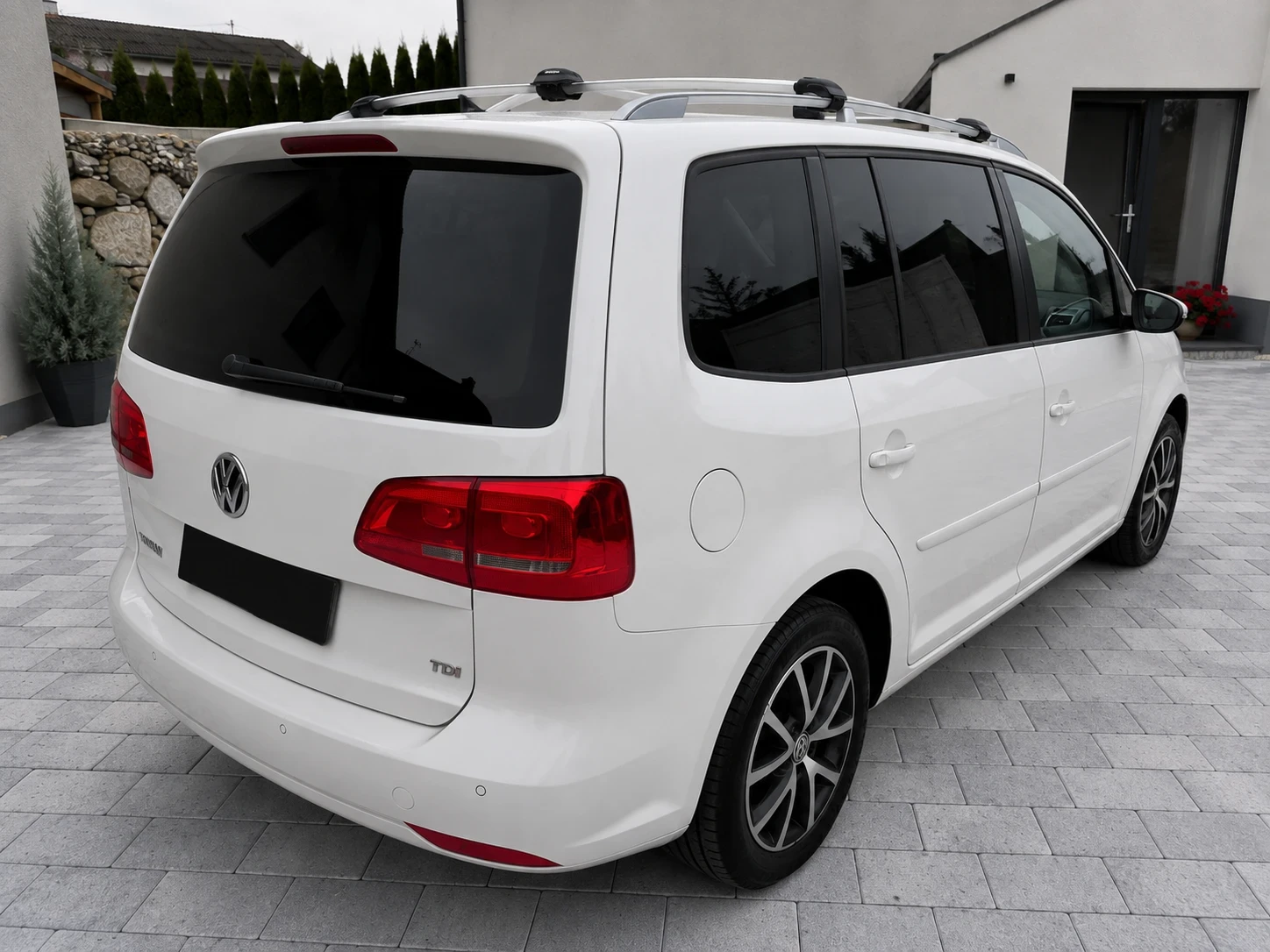 VW Touran, снимка 2 - Автомобили и джипове - 55823049