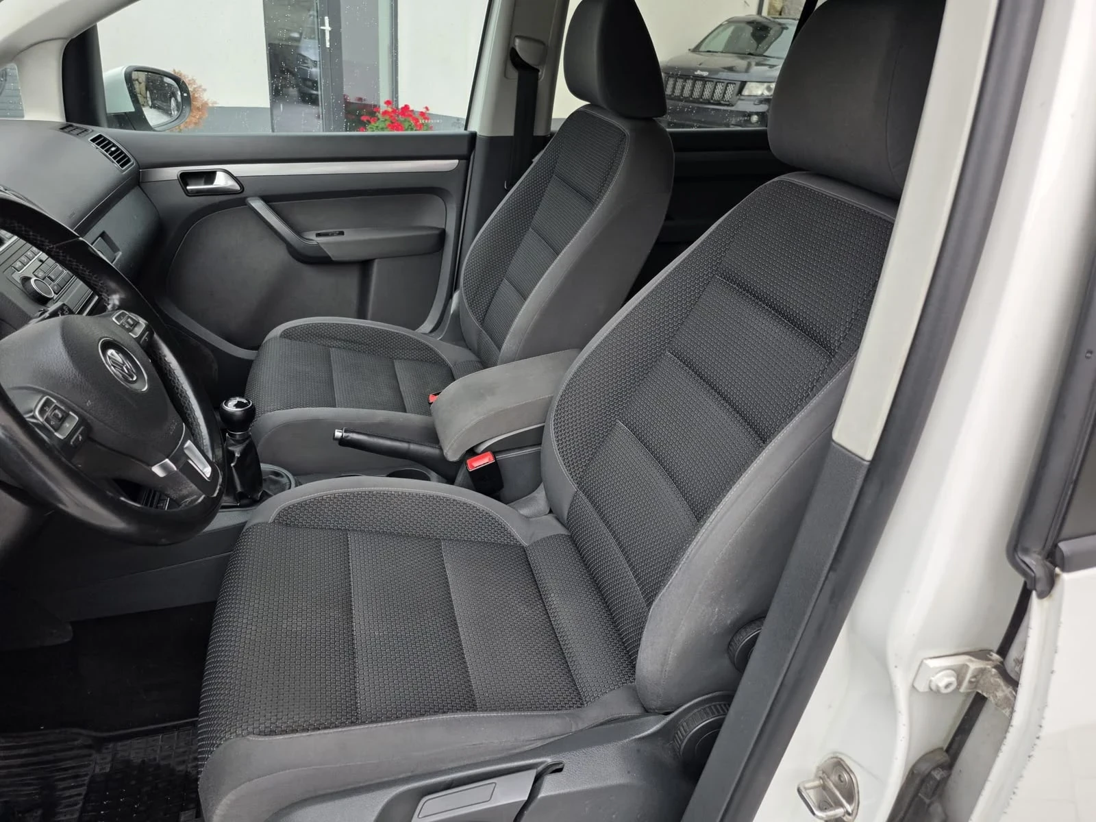 VW Touran, снимка 16 - Автомобили и джипове - 55823049