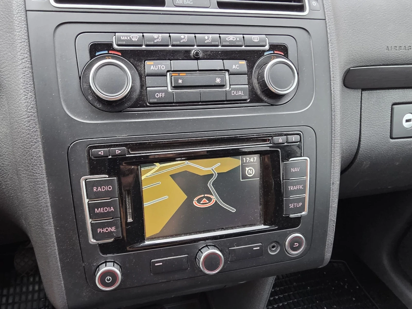VW Touran, снимка 17 - Автомобили и джипове - 55823049