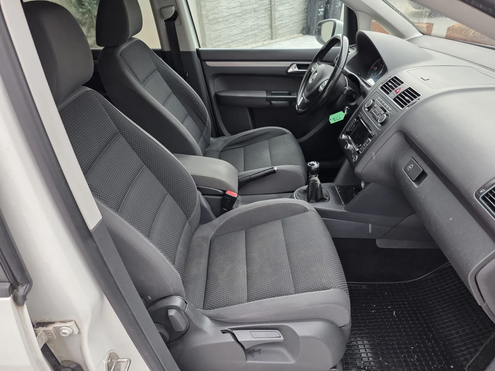 VW Touran, снимка 9 - Автомобили и джипове - 55823049