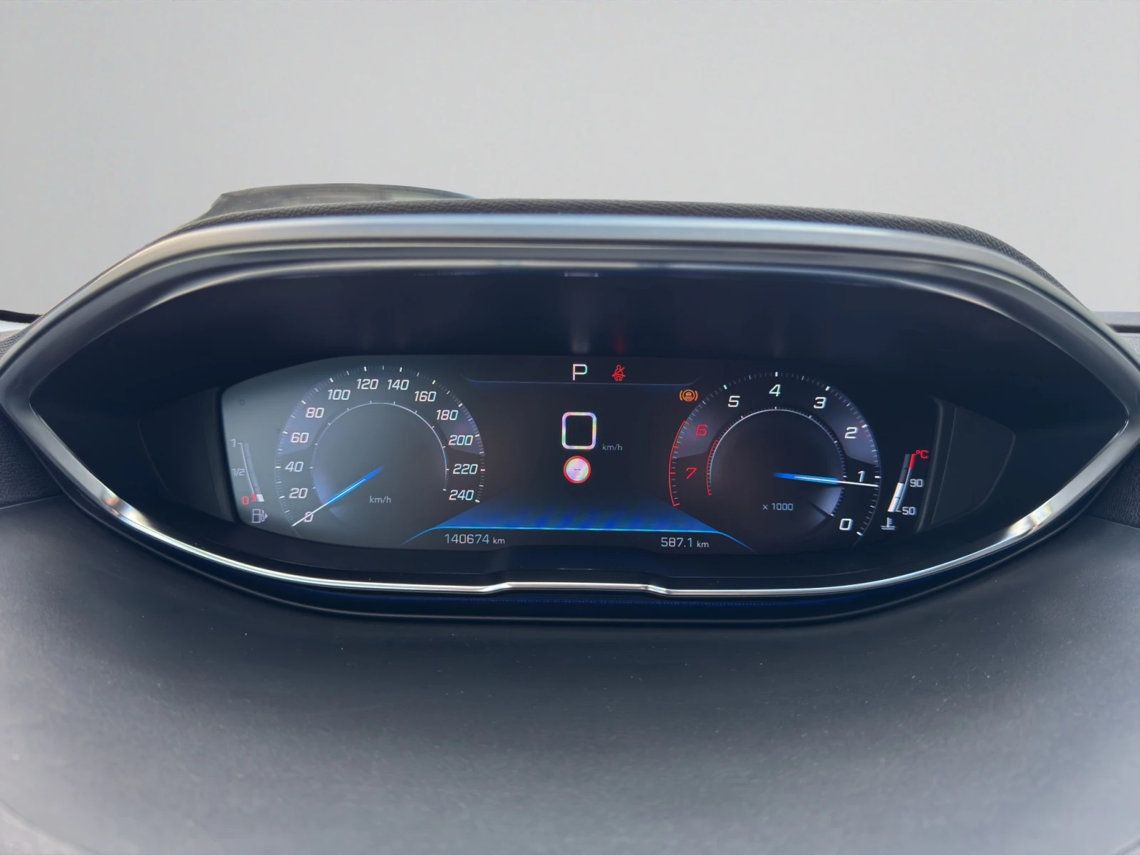 Peugeot 3008 NEW ALLURE 1.2 PureTech 130 EAT8 EURO 6, снимка 15 - Автомобили и джипове - 55835840