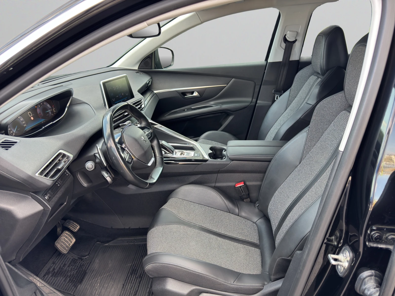 Peugeot 3008 NEW ALLURE 1.2 PureTech 130 EAT8 EURO 6, снимка 10 - Автомобили и джипове - 55835840