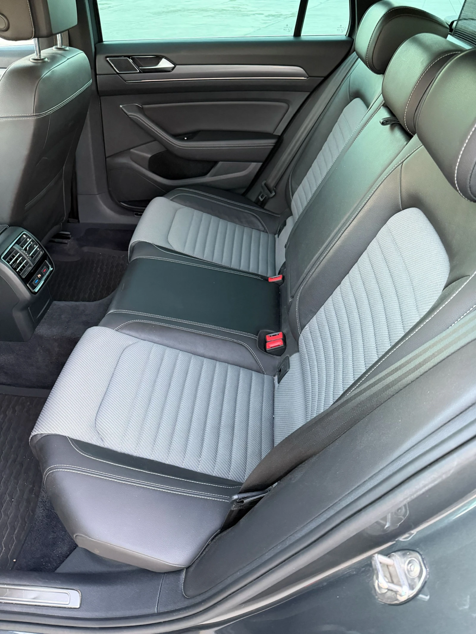 VW Passat 2.TDI, BI Turbo 239�.�. RLine, 4 Motion | Mobile.bg � ����������� 11